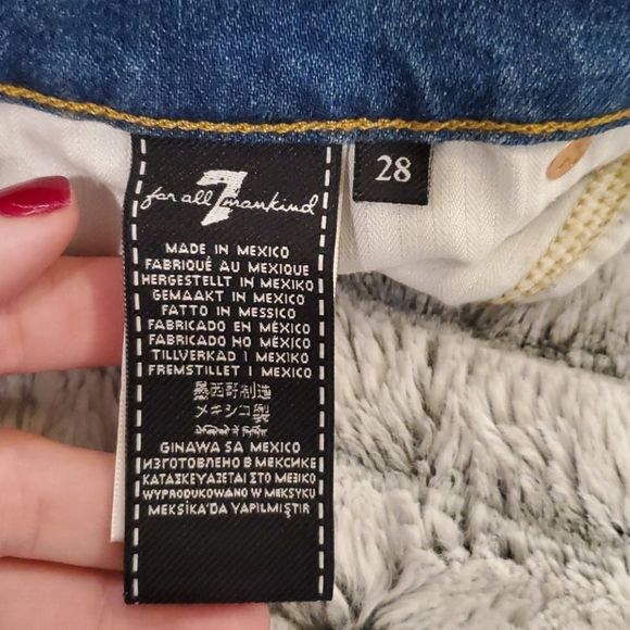 7 for all mankind Hi-Waist Embroidered cutoffs - Picture 9 of 15